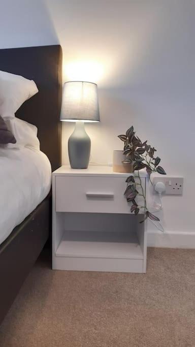 Free Parking Spacious Home Cardiff Exterior foto