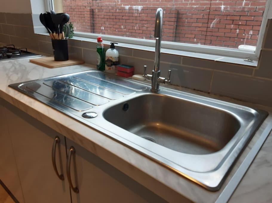 Free Parking Spacious Home Cardiff Exterior foto